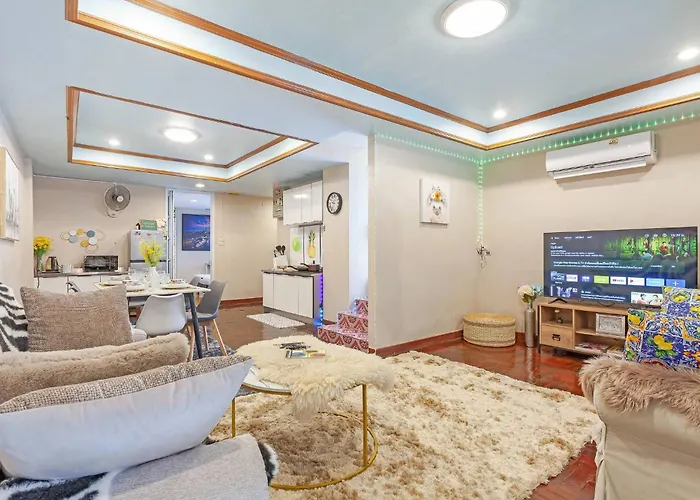 Large House In The Middle Of Sukhumvit 22 For Family * 曼谷