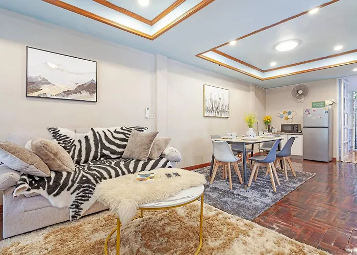 Large House In The Middle Of Sukhumvit 22 For Family 度假居 *