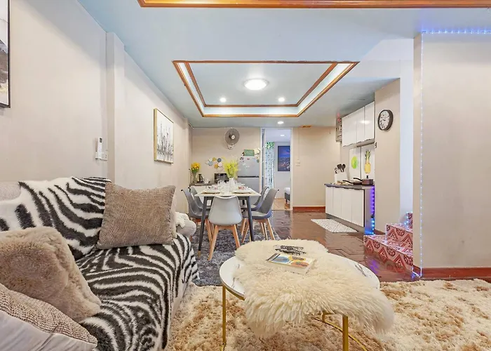 Large House In The Middle Of Sukhumvit 22 For Family * 曼谷