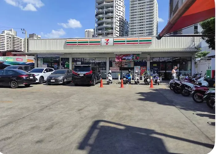 Large House In The Middle Of Sukhumvit 22 For Family * 曼谷